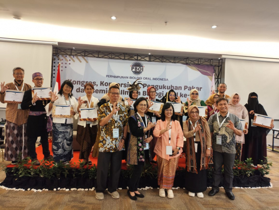 Mengharumkan Nama FKG Unand, Prof. Nila Kasuma Raih Pengukuhan di Seminar Nasional Biologi Oral
