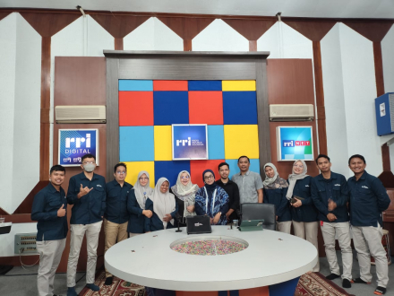 Dekan FKG Unand, Prof. Dr. drg. Nila Kasuma, M.Biomed, PBO, Menjadi Narasumber Podcast RRI Padang Bahas Rugae Palatina dan Digital Dentistry