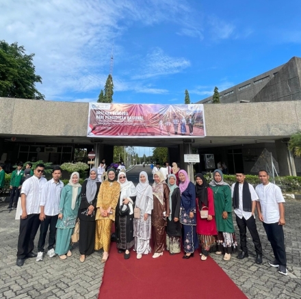 Bangun Pendidikan Bermutu, FKG UNAND Ikuti Upacara Hardiknas 2026 dengan Penuh Khidmat