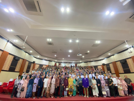 Penyerahan Ijazah Sarjana dan Profesi Dokter Gigi Periode III Tahun 2025