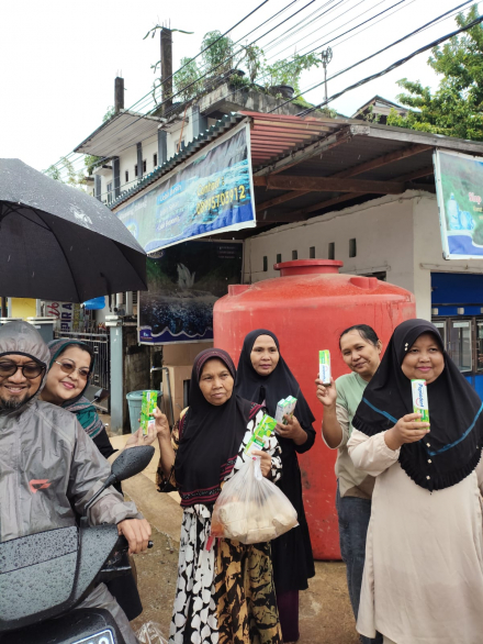 FKG UNAND Salurkan Bantuan PT Unilever Tbk bagi Korban Bencana di Kota Padang